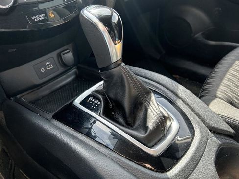 Used 2020 Nissan Rogue SV image 18