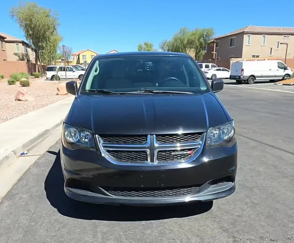 Used 2018 Dodge Grand Caravan SE w/ UConnect Hands-Free Group FWD image 1