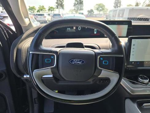 Used 2025 Ford Expedition Max Platinum AWD/4WD image 10
