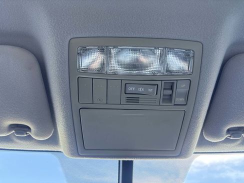 Used 2011 Toyota Venza w/ Leather Pkg image 29