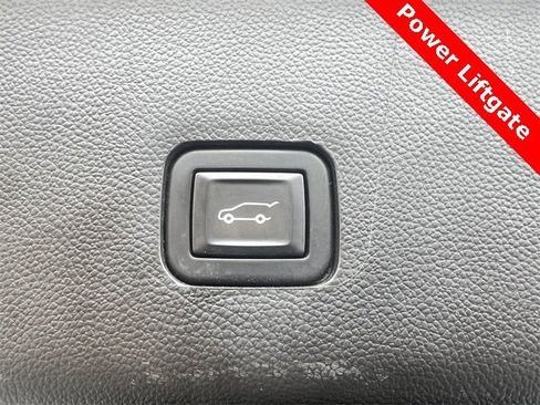 Used 2020 Chevrolet Traverse RS image 17