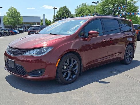 Certified 2020 Chrysler Pacifica Limited FWD image 3