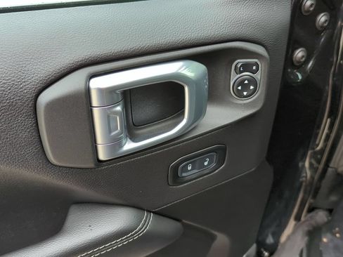 Used 2023 Jeep Wrangler Unlimited Sahara w/ Cold Weather Group AWD/4WD image 9