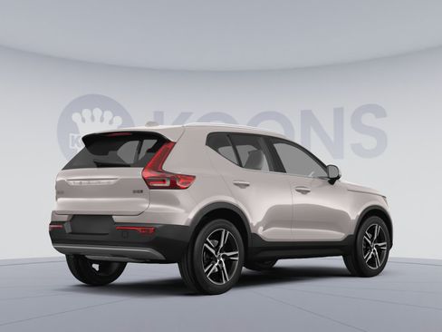 Used 2024 Volvo XC40 B5 Plus w/ Climate Package AWD/4WD image 4