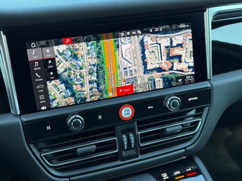 Used 2025 Porsche Macan AWD/4WD image 20