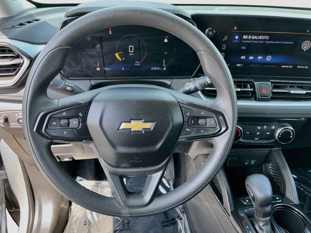 Used 2024 Chevrolet TrailBlazer LT w/ Driver Confidence Package FWD image 11