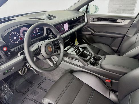 New 2025 Porsche Cayenne S image 4