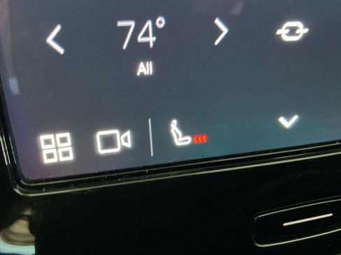 Certified 2023 Volvo XC40 B5 Plus AWD/4WD image 24