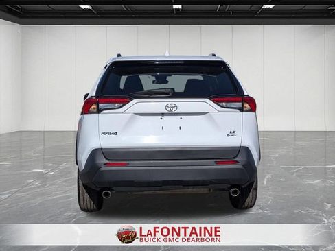 Used 2025 Toyota RAV4 LE AWD/4WD image 4