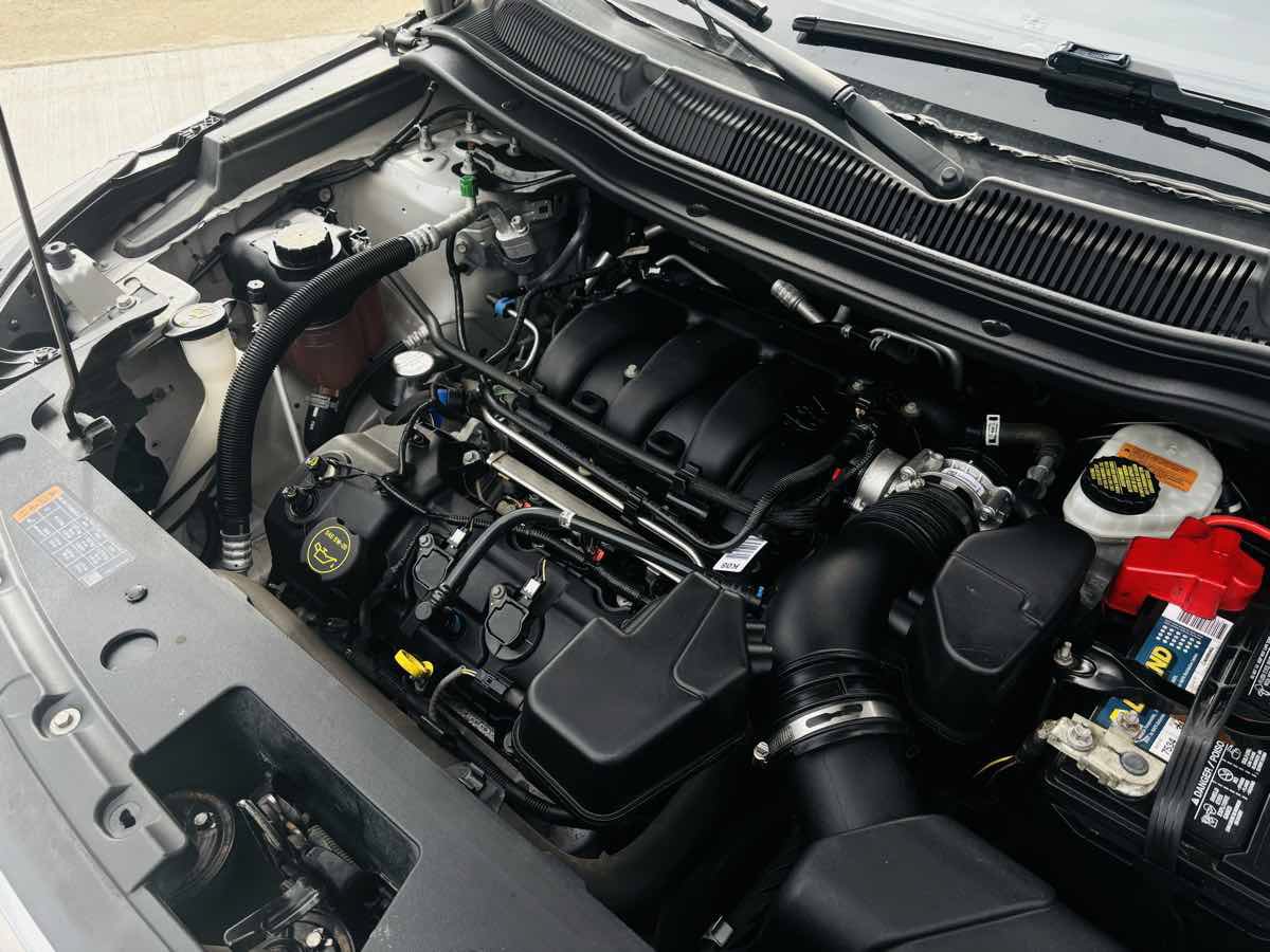 Used 2019 Ford Explorer XLT w/ Equipment Group 202A AWD/4WD image 21
