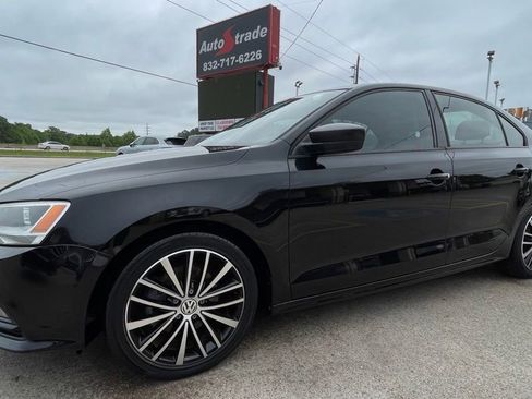 Used 2016 Volkswagen Jetta Sport FWD image 4
