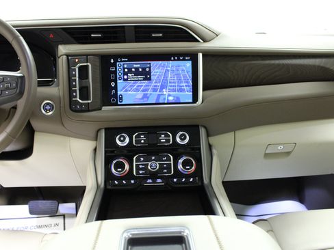 Used 2024 GMC Yukon Denali AWD/4WD image 18