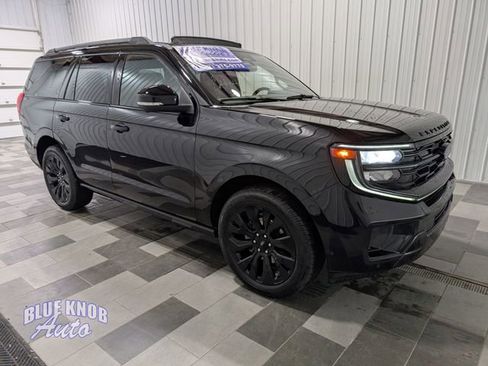 Used 2025 Ford Expedition Platinum w/ Stealth Appearance Package AWD/4WD image 5