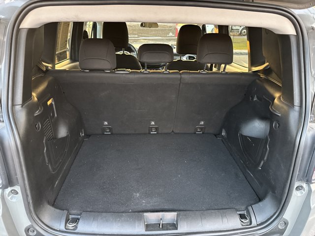 Used 2020 Jeep Renegade Latitude FWD image 10