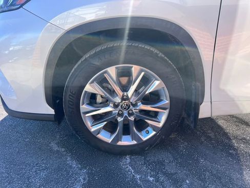 Used 2022 Toyota Highlander Limited image 10