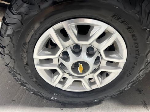 Used 2022 Chevrolet Silverado 2500 LT AWD/4WD image 45