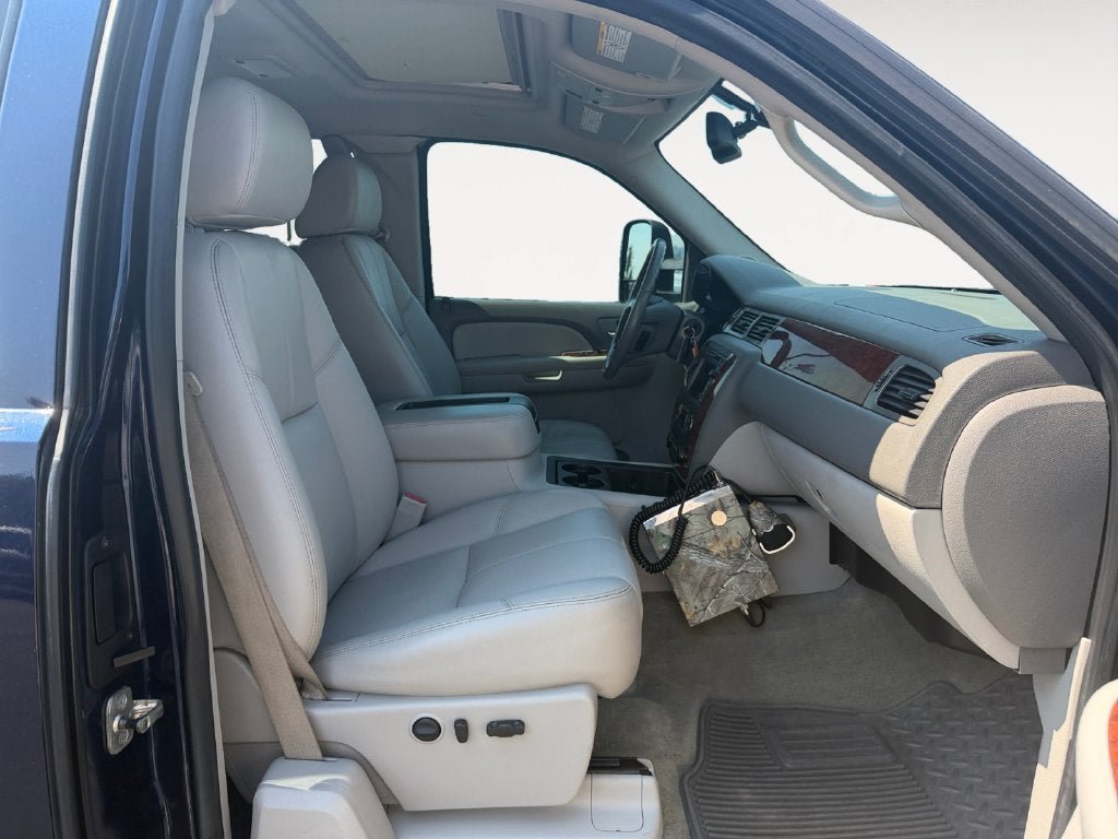 Used 2009 Chevrolet Silverado 2500 LTZ w/ Safety Package AWD/4WD image 25