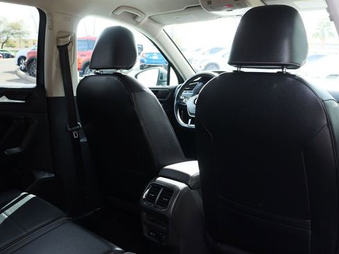 Used 2021 Volkswagen Tiguan SE image 29