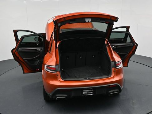 Certified 2024 Porsche Macan AWD/4WD image 22