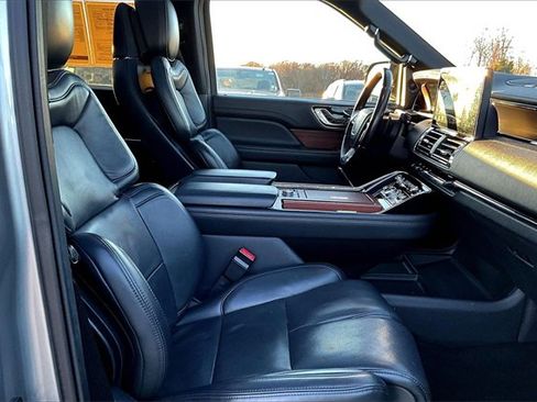 Used 2023 Lincoln Navigator Reserve image 22