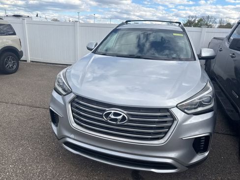 Used 2018 Hyundai Santa Fe SE w/ Cargo Package AWD/4WD image 3