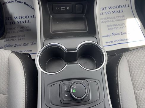 Used 2024 GMC Terrain SLE image 23