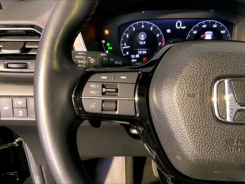 Used 2025 Honda Pilot Black Edition image 27