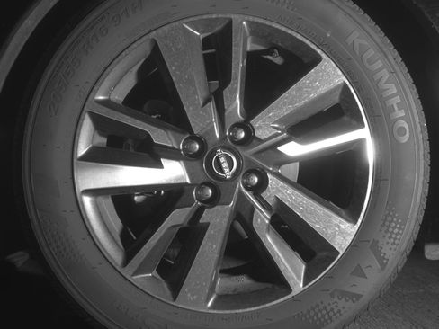 Used 2025 Nissan Versa SV image 12