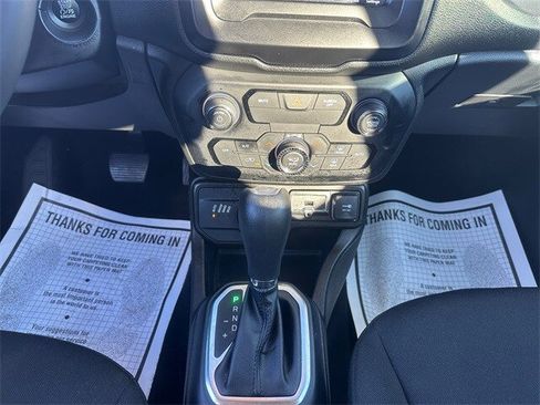 Used 2019 Jeep Renegade Latitude image 11