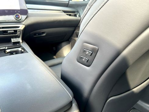 Used 2024 Lexus RX 450h AWD w/ Luxury Package image 23