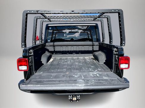 Used 2023 Jeep Gladiator Sport image 7