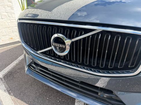 Used 2018 Volvo XC60 T6 Momentum w/ Convenience Package AWD/4WD image 4