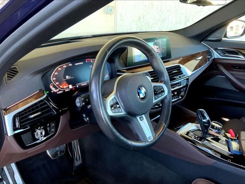 Used 2020 BMW M550i xDrive w/ Dynamic Handling Package image 18