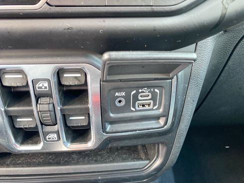Used 2023 Jeep Wrangler Unlimited Sahara w/ LED Lighting Group AWD/4WD image 17