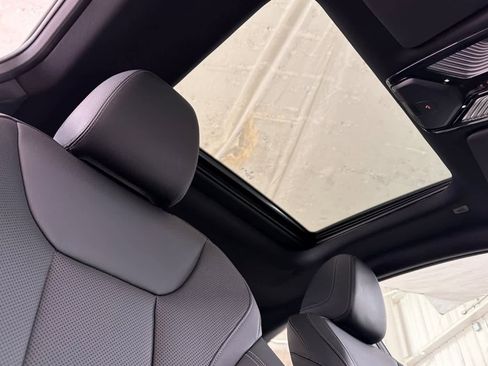 Used 2023 BMW 230i Coupe w/ M Sport Package image 16