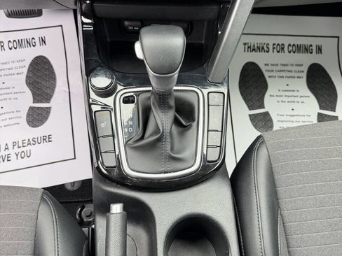 Used 2023 Kia Seltos S image 16