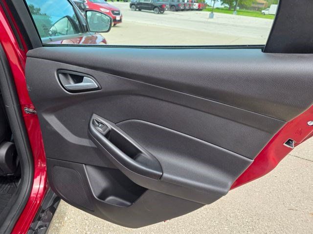 Used 2014 Ford Focus SE w/ Equipment Group 201A FWD image 11