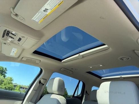 Used 2023 GMC Acadia Denali w/ Denali Ultimate Package AWD/4WD image 14