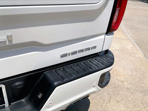 Used 2021 GMC Sierra 1500 Denali w/ Denali Ultimate Package AWD/4WD image 10