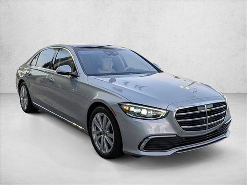 Used 2023 Mercedes-Benz S 500 4MATIC image 3