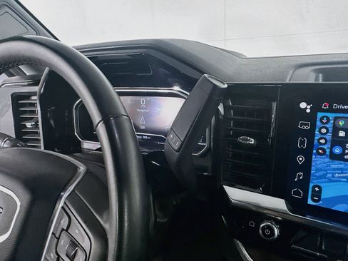 Used 2025 GMC Sierra 1500 SLT RWD image 24