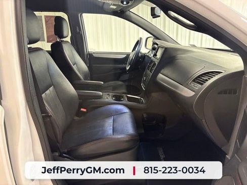 Used 2017 Dodge Grand Caravan GT FWD image 17