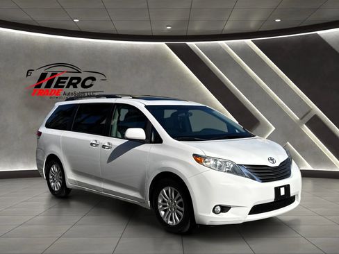 Used 2011 Toyota Sienna XLE w/ XLE Navigation Pkg FWD image 51