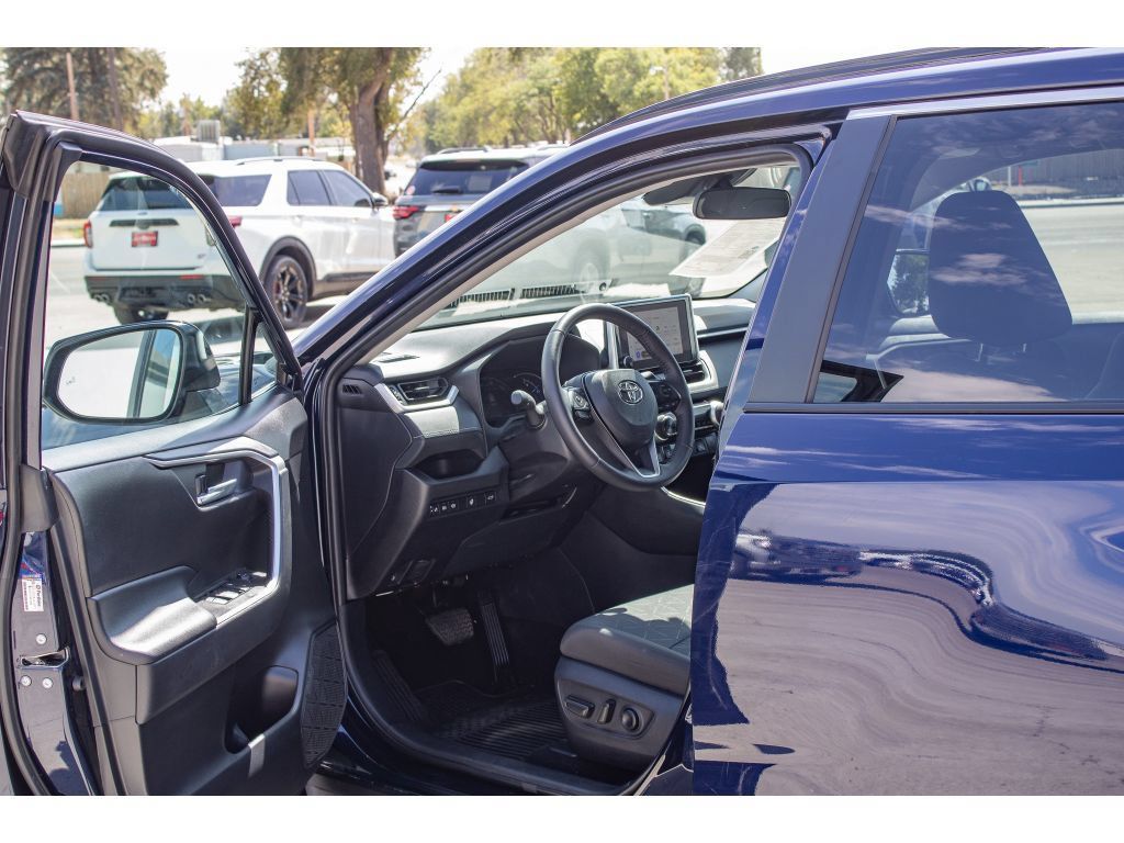 Used 2025 Toyota RAV4 XLE w/ Convenience Package AWD/4WD image 26