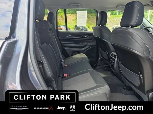 Used 2023 Jeep Grand Cherokee Laredo w/ Luxury Tech Group I AWD/4WD image 18