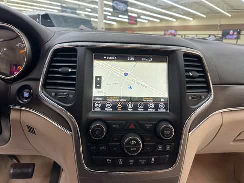Used 2018 Jeep Grand Cherokee Overland image 28