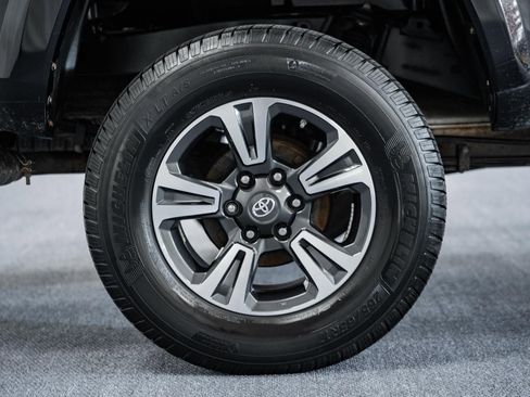 Used 2019 Toyota Tacoma TRD Sport image 18