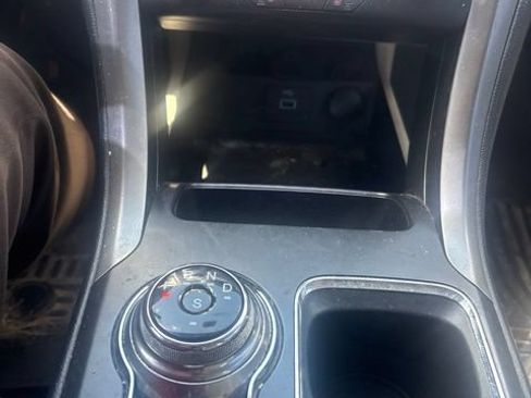 Used 2017 Ford Fusion SE FWD image 4