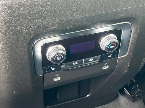Used 2024 GMC Yukon Denali AWD/4WD image 17