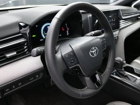 Used 2025 Toyota Camry SE w/ Convenience Package image 12